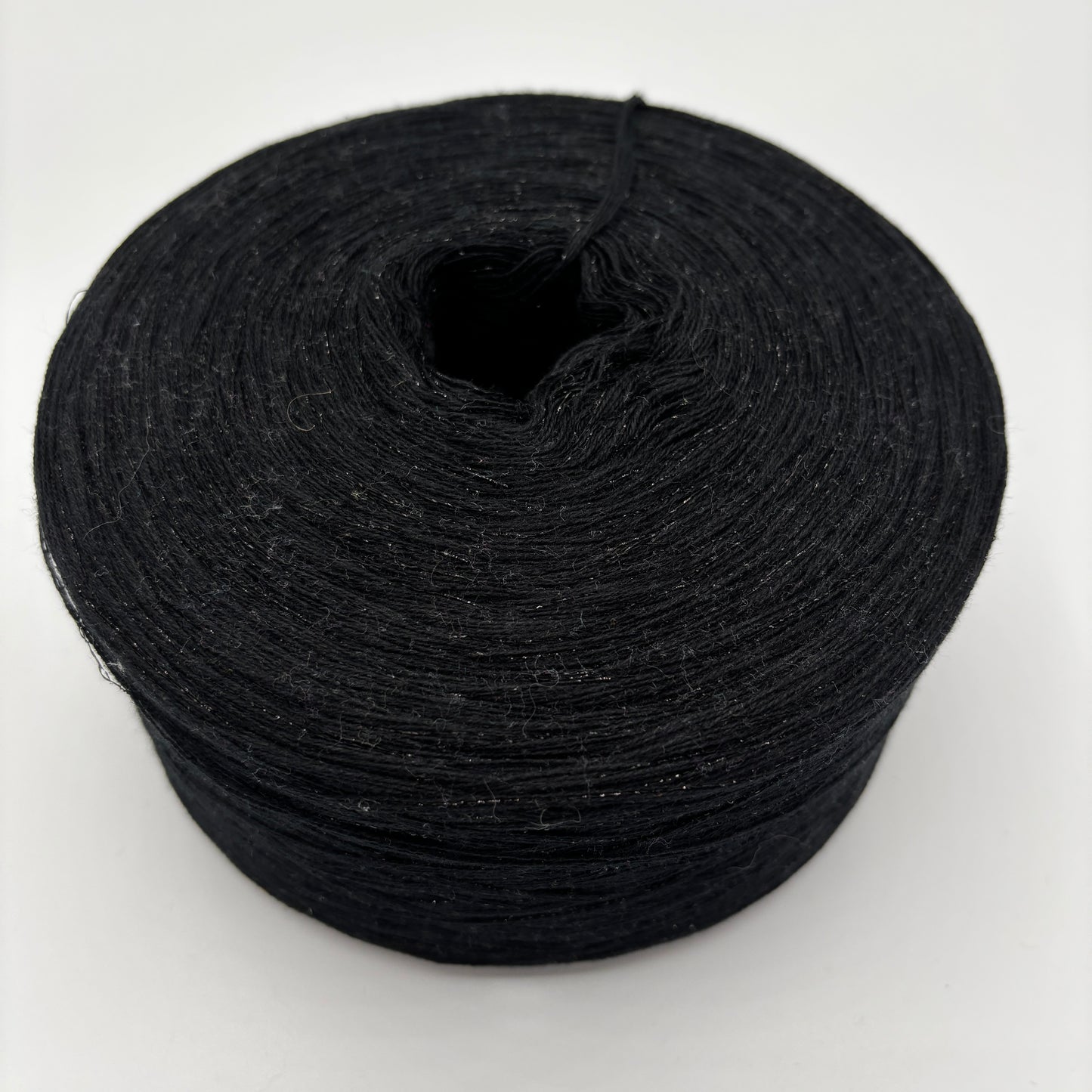 SALE Einzelstück, andere Lauflänge als geplant Bobbel Uni Schwarz 4 Fäden + 1 Faden Lurex 1500m