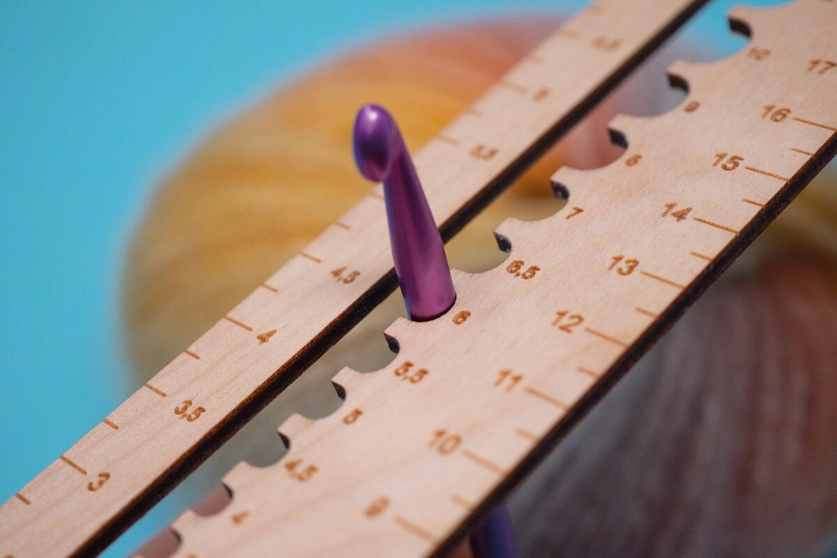 addiCalibro Holznadelmaß-Set für Stricknadeln, Novel-Nadeln und Häkelnadeln