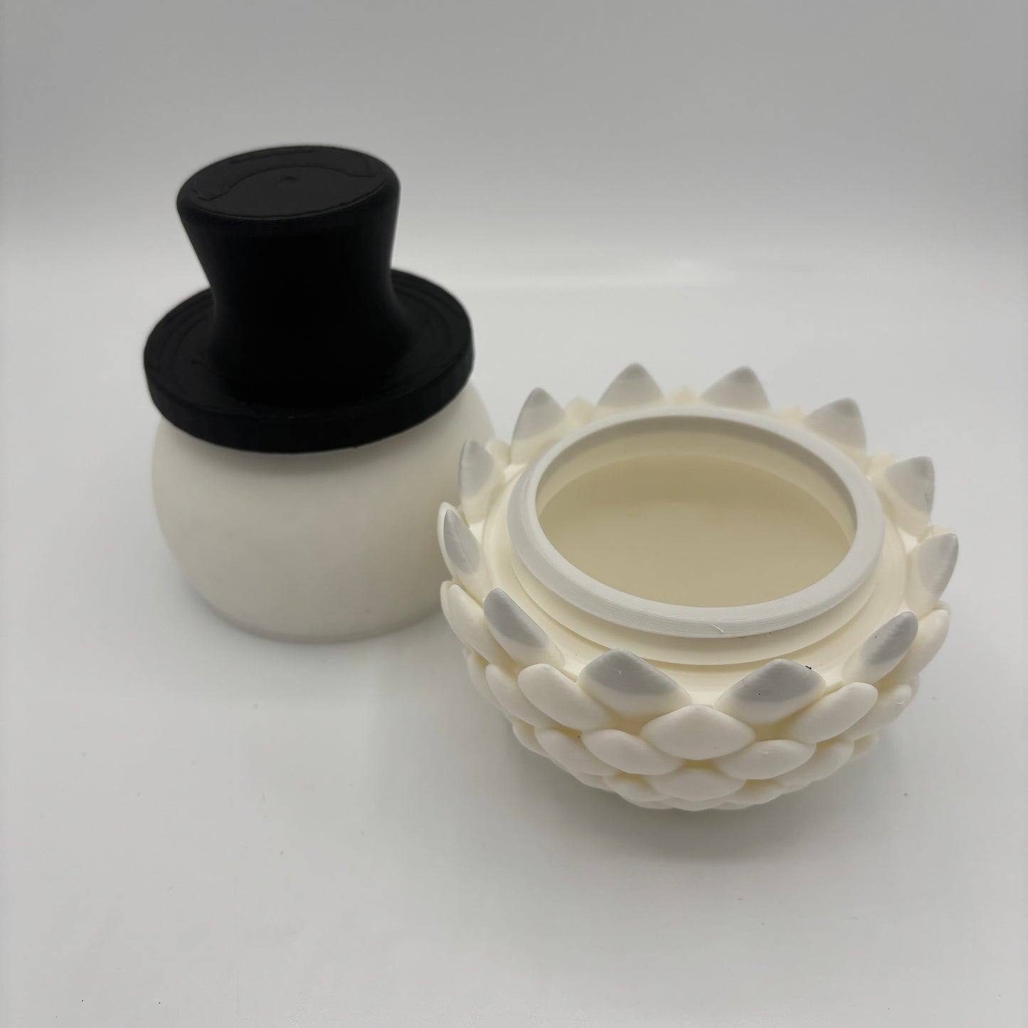 Schneemann-Ei mit zwei niedlichen Drachen