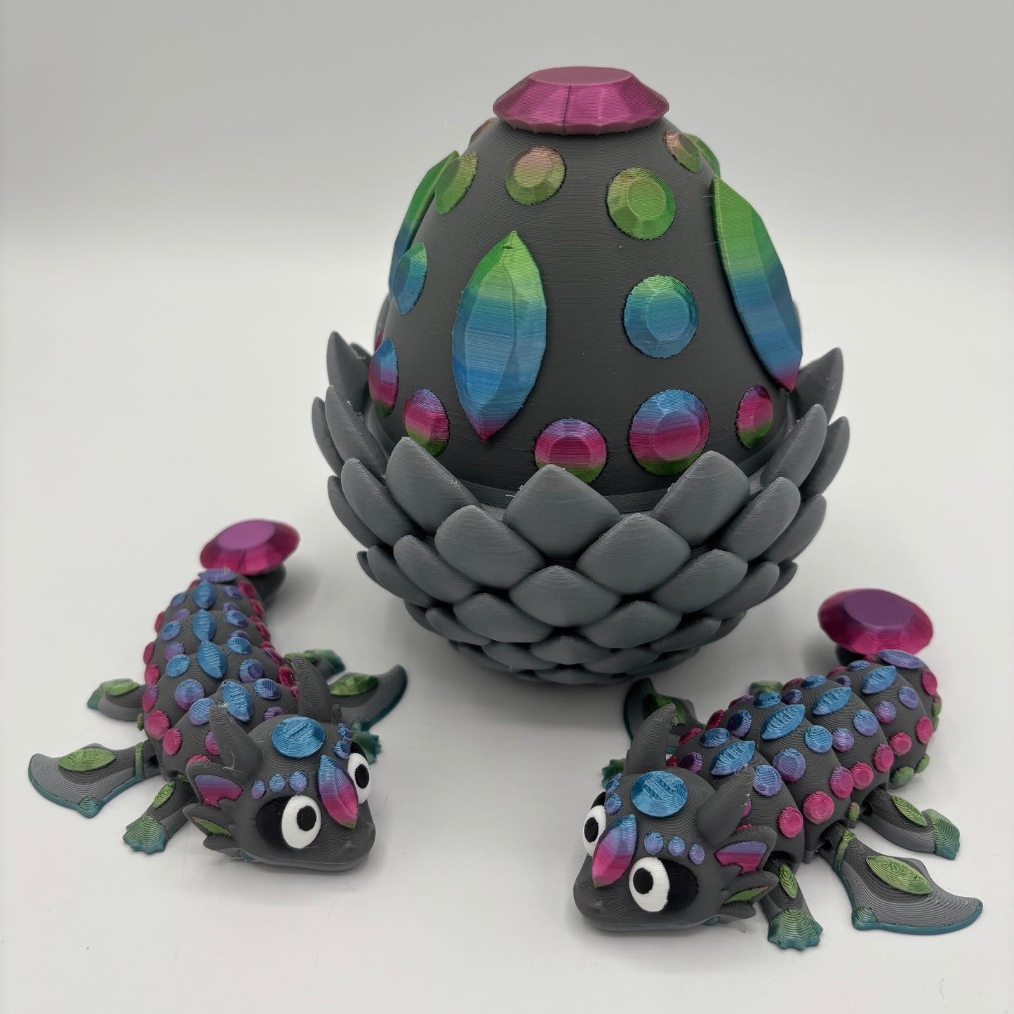 Diamanten-Ei mit zwei niedlichen Drachen